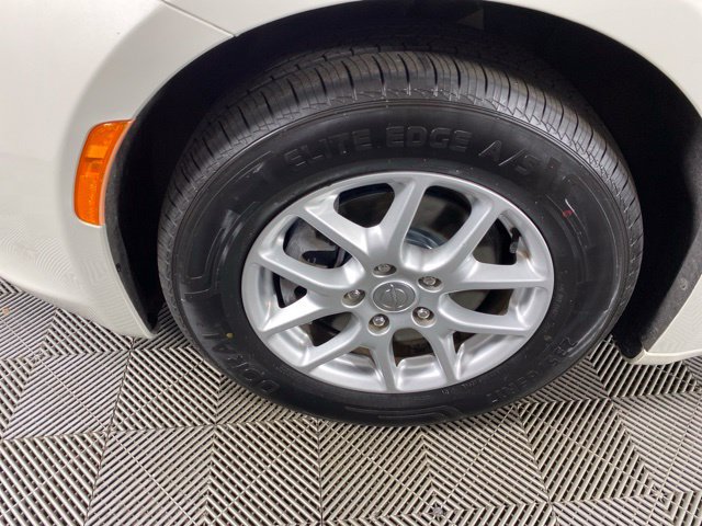 Used 2020 Chrysler Pacifica Touring w/ Cold Weather Group FWD image 13