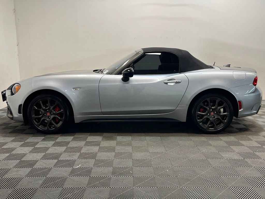 Used 2018 FIAT 124 Spider Abarth w/ Convenience Group RWD image 19