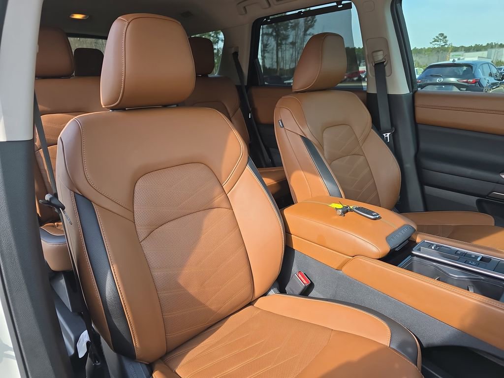 Used 2024 Nissan Pathfinder Platinum w/ Black Appearance Package image 13