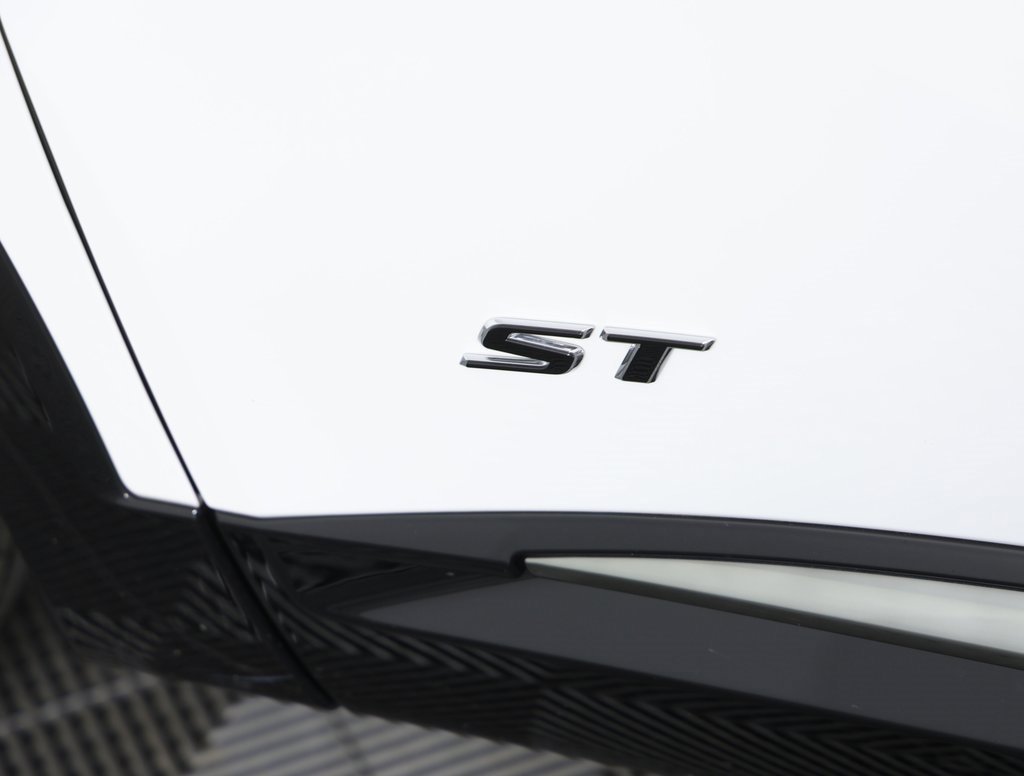 Certified 2025 Buick Envision Sport Touring image 9