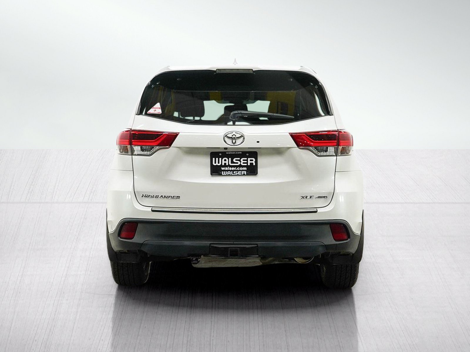 Used 2019 Toyota Highlander XLE AWD/4WD image 4