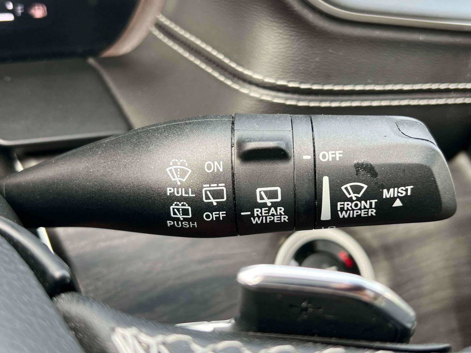 Used 2023 Jeep Grand Cherokee L Limited AWD/4WD image 9