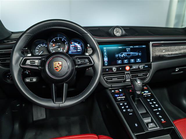 Certified 2025 Porsche Macan AWD/4WD image 19