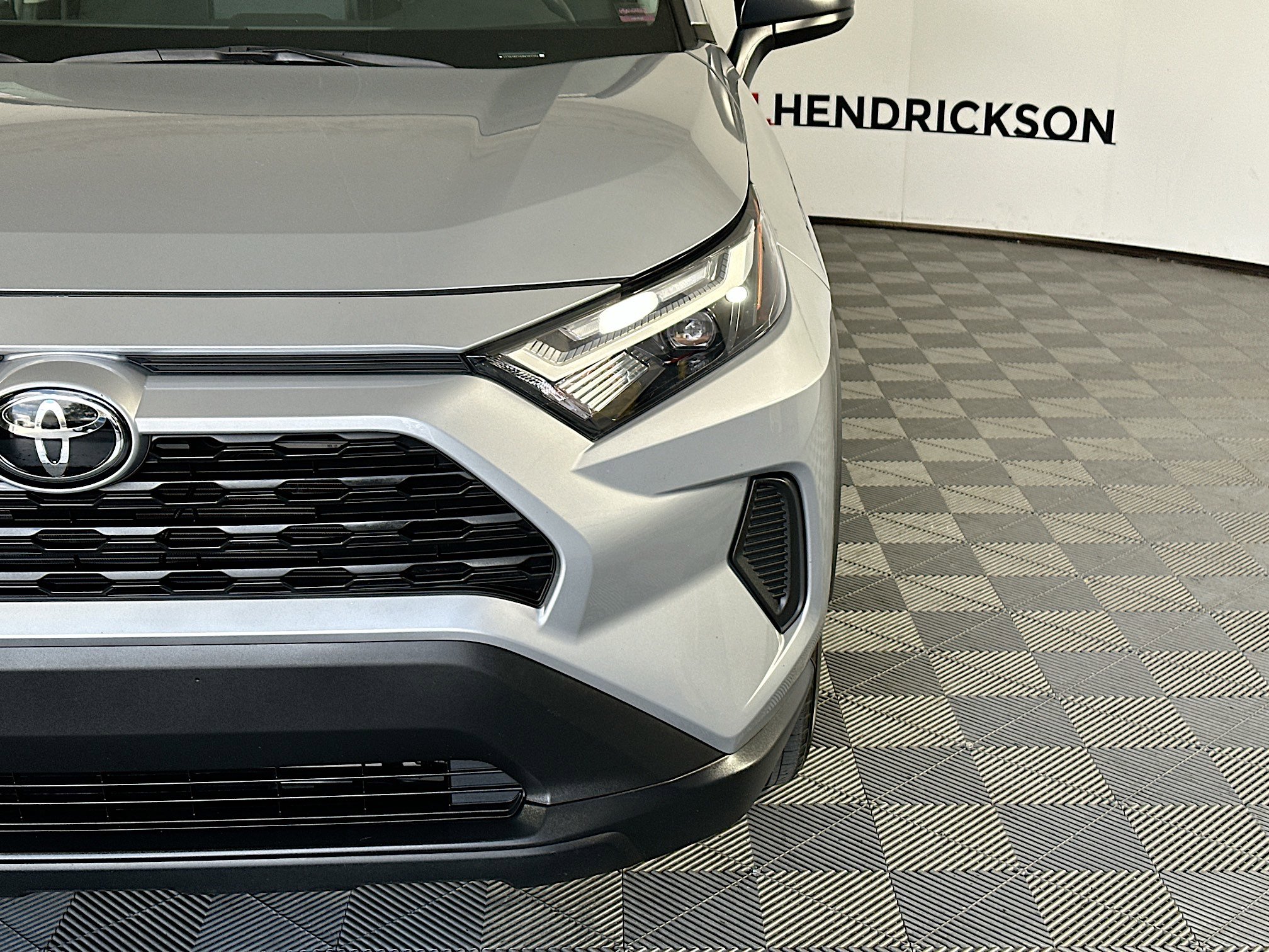 Used 2024 Toyota RAV4 LE image 9