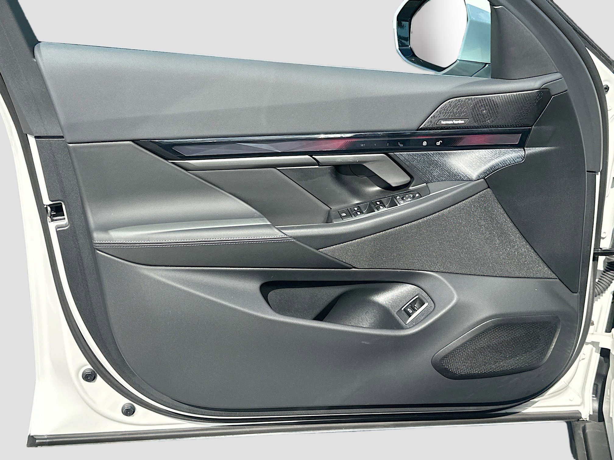 Used 2025 BMW i5 eDrive40i w/ Premium Package image 22