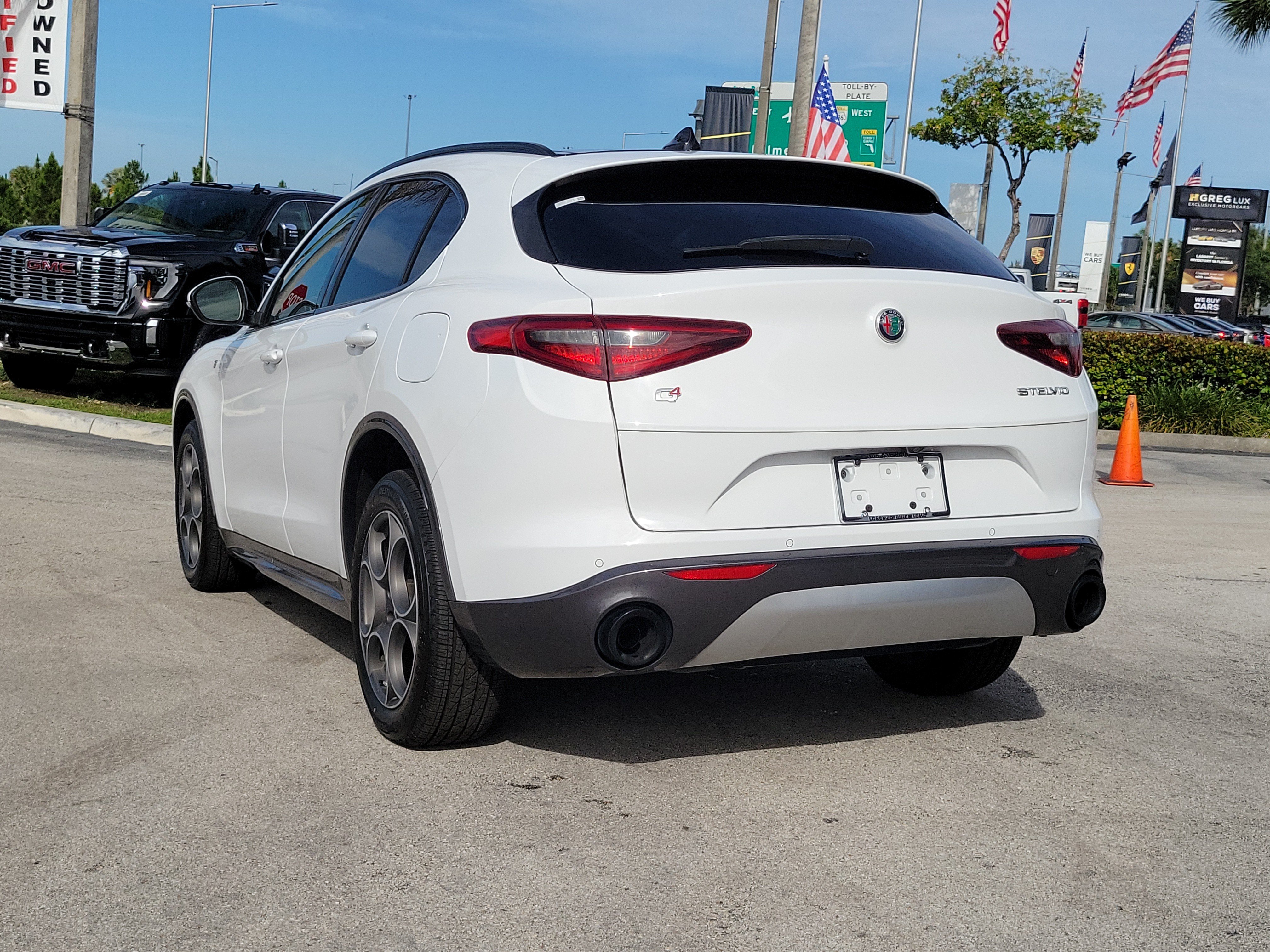 Used 2023 Alfa Romeo Stelvio Ti w/ Active Assist Plus Package AWD/4WD image 7