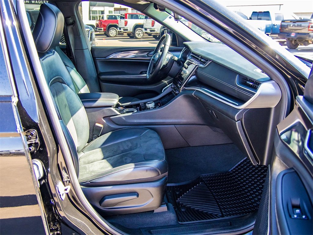 Used 2022 Jeep Grand Cherokee L Laredo image 17