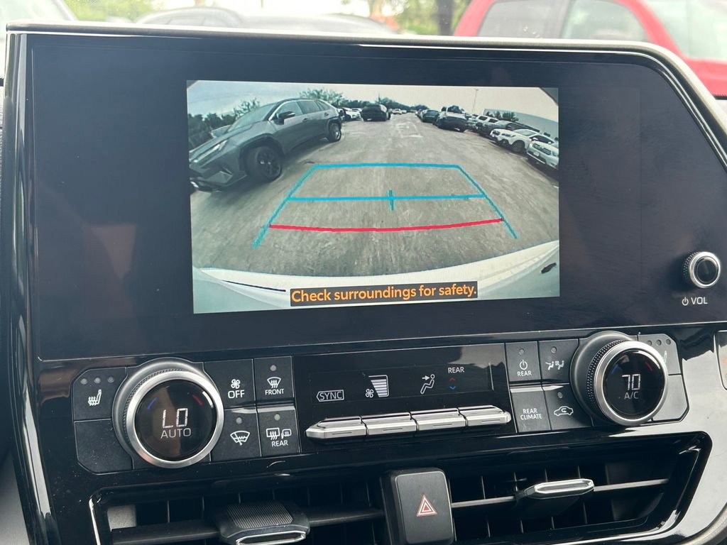 Used 2023 Toyota Highlander XLE image 31