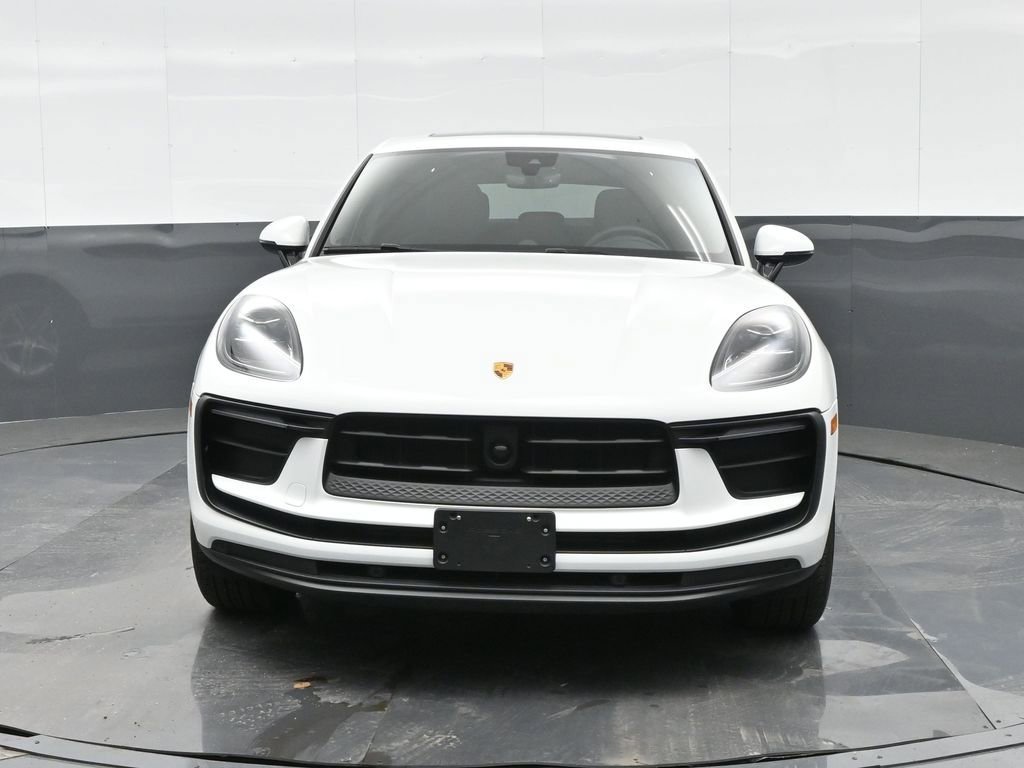 Certified 2025 Porsche Macan AWD/4WD image 12