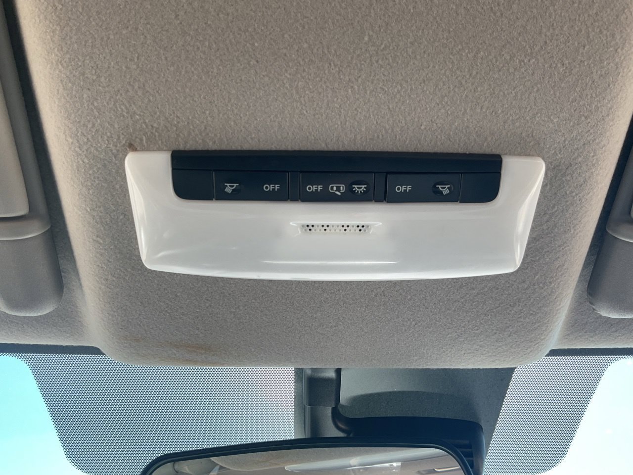 Used 2025 Nissan Versa SV FWD image 18