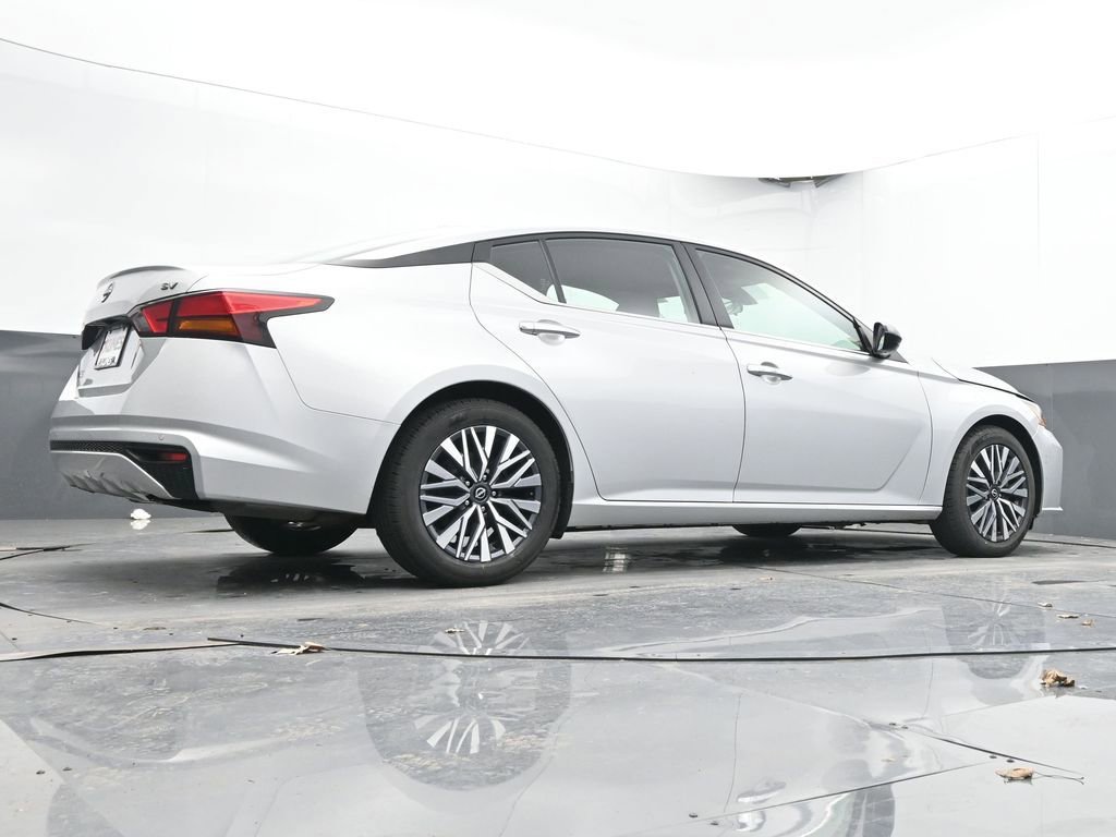 Used 2024 Nissan Altima 2.5 SV FWD image 43