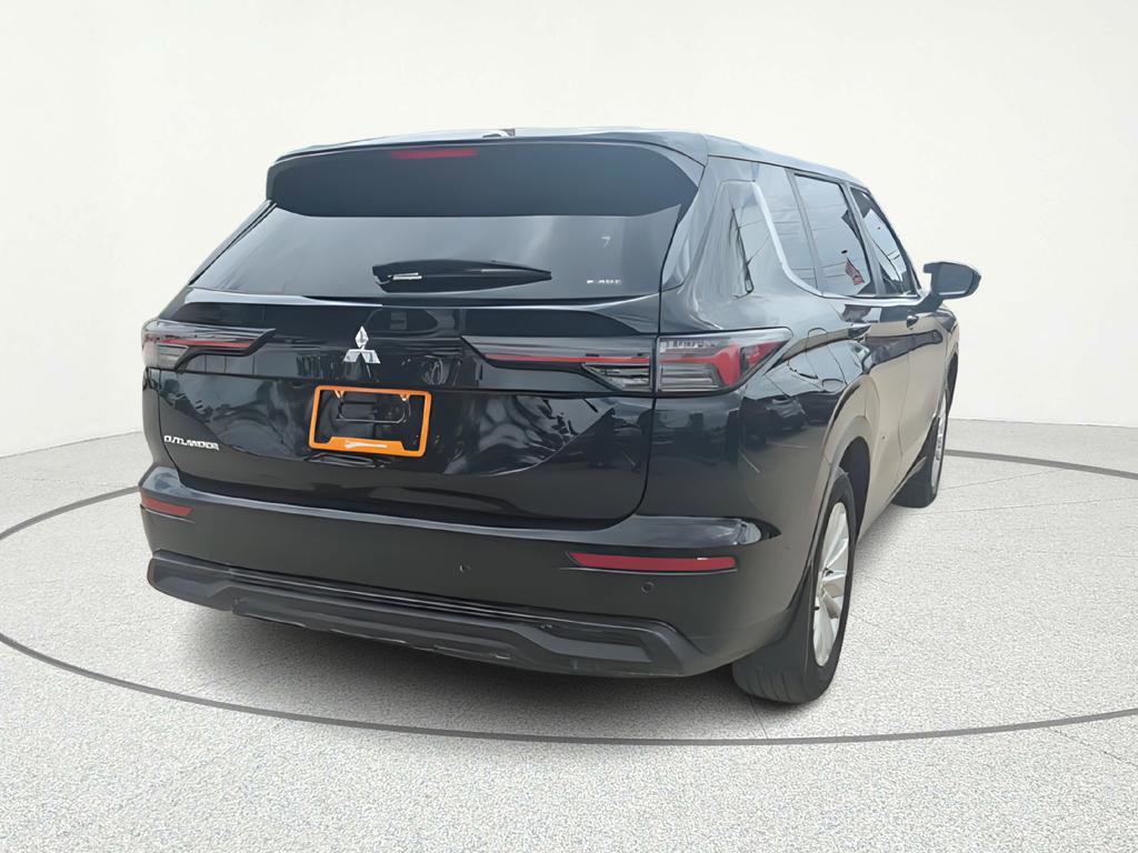 Used 2025 Mitsubishi Outlander ES image 6