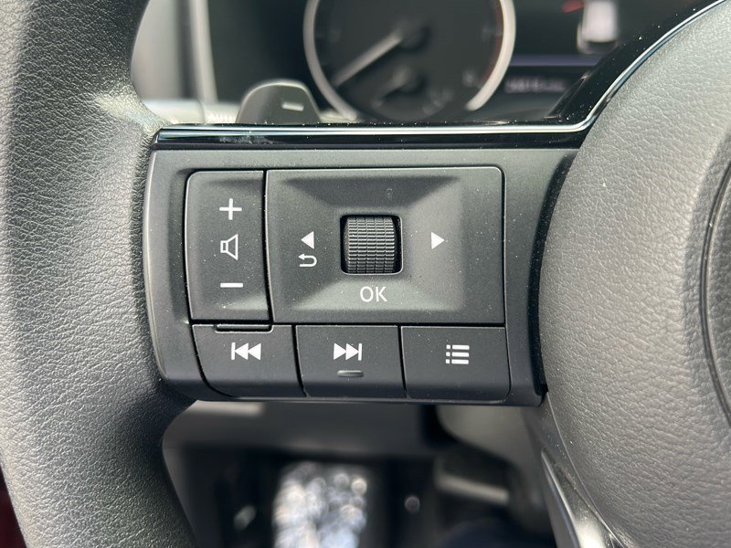 Used 2023 Nissan Rogue SV image 17