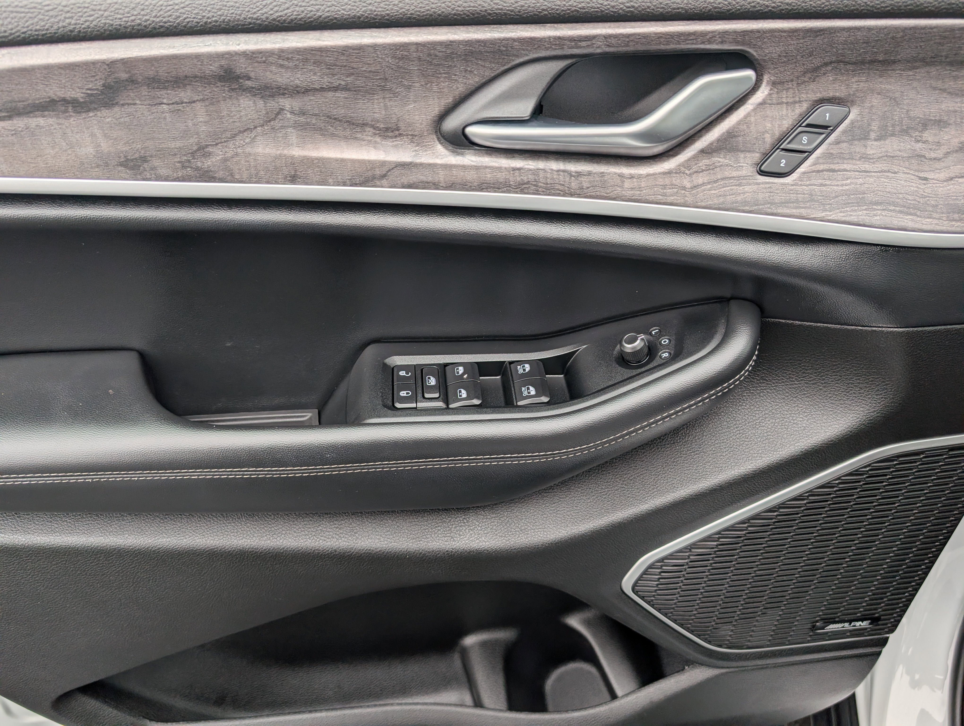 Used 2022 Jeep Grand Cherokee L Limited image 10