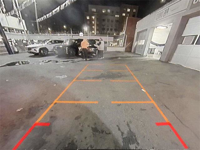 Used 2025 Chevrolet Suburban Premier image 25