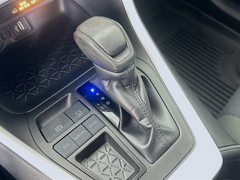 Used 2024 Toyota RAV4 LE image 30