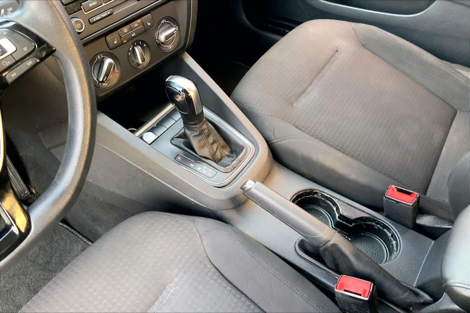 Used 2015 Volkswagen Jetta SE FWD image 16