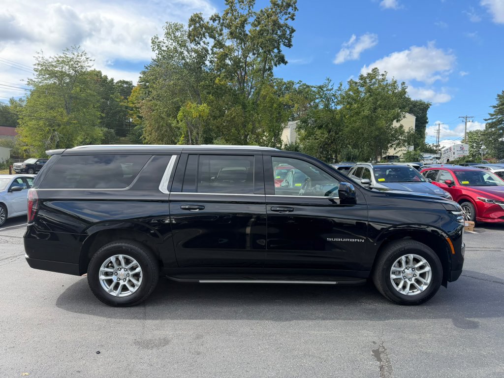 Used 2025 Chevrolet Suburban LT AWD/4WD image 6