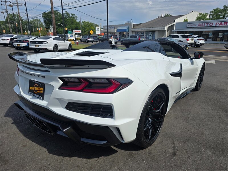 Used 2026 Chevrolet Corvette Z06 w/ Stealth Interior Trim Package RWD image 7