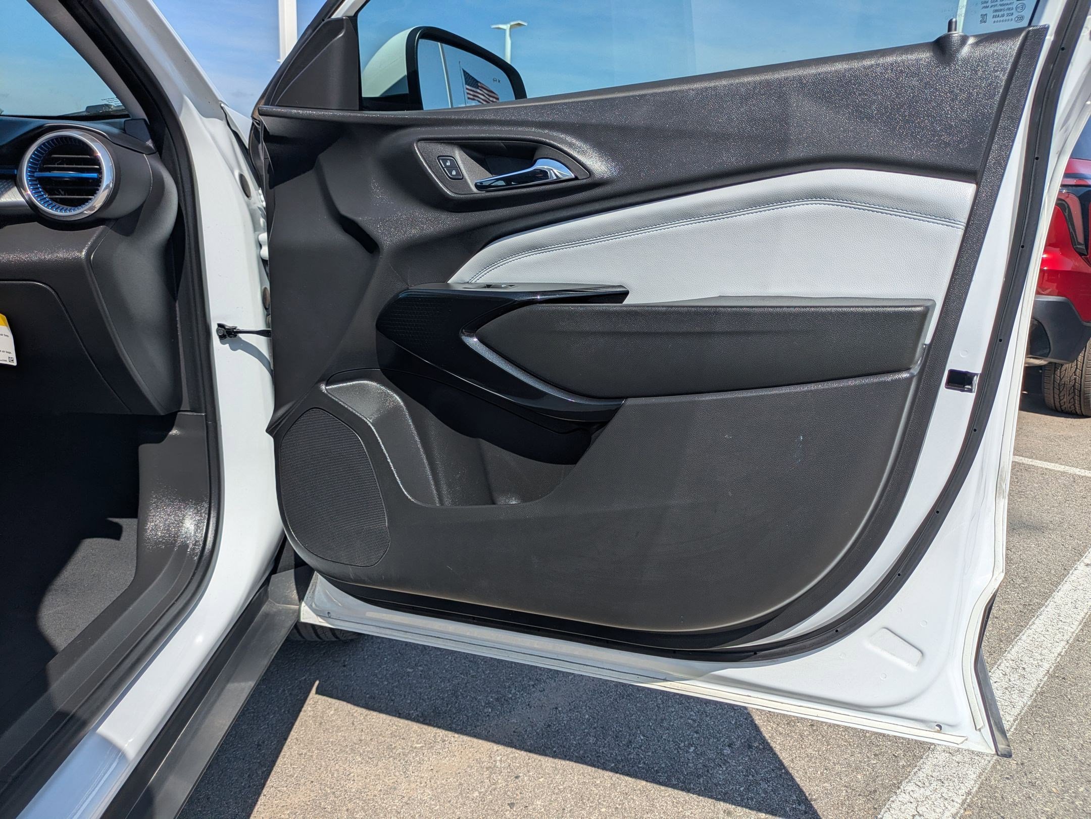 Used 2024 Chevrolet Trax LT w/ Driver Confidence Package image 26