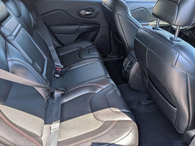 Used 2019 Jeep Cherokee Trailhawk w/ Comfort/Convenience Group AWD/4WD image 29