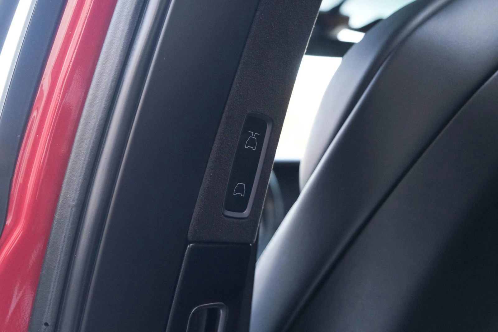 Used 2018 Tesla Model X 75D image 25