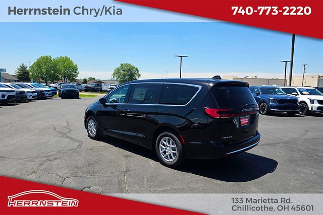 New 2027 Chrysler Pacifica Select FWD image 5