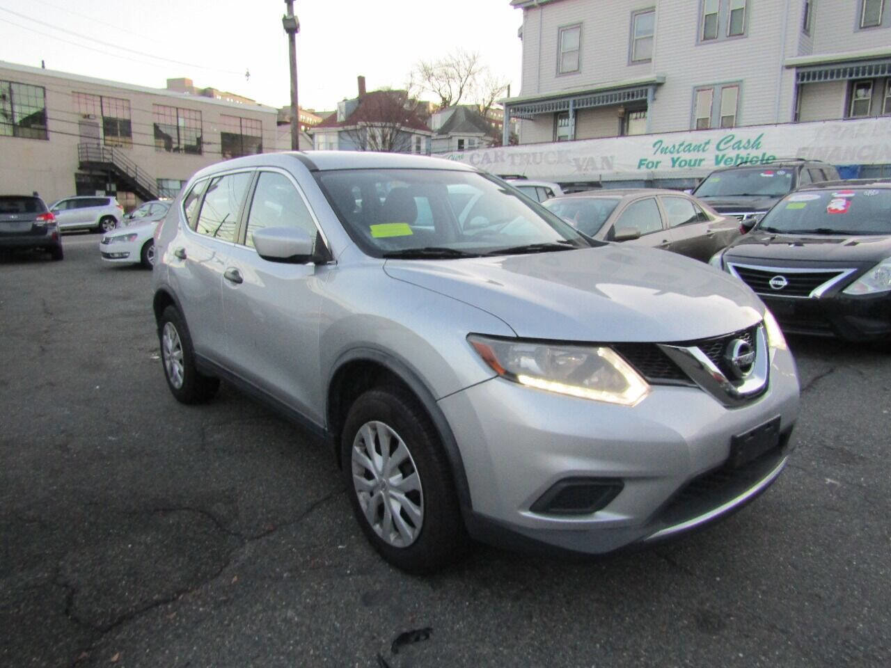 Used 2016 Nissan Rogue S image 2