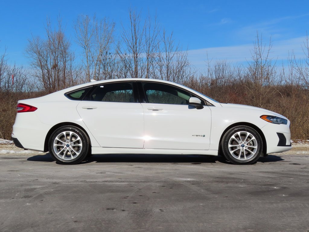 Used 2019 Ford Fusion SE image 2