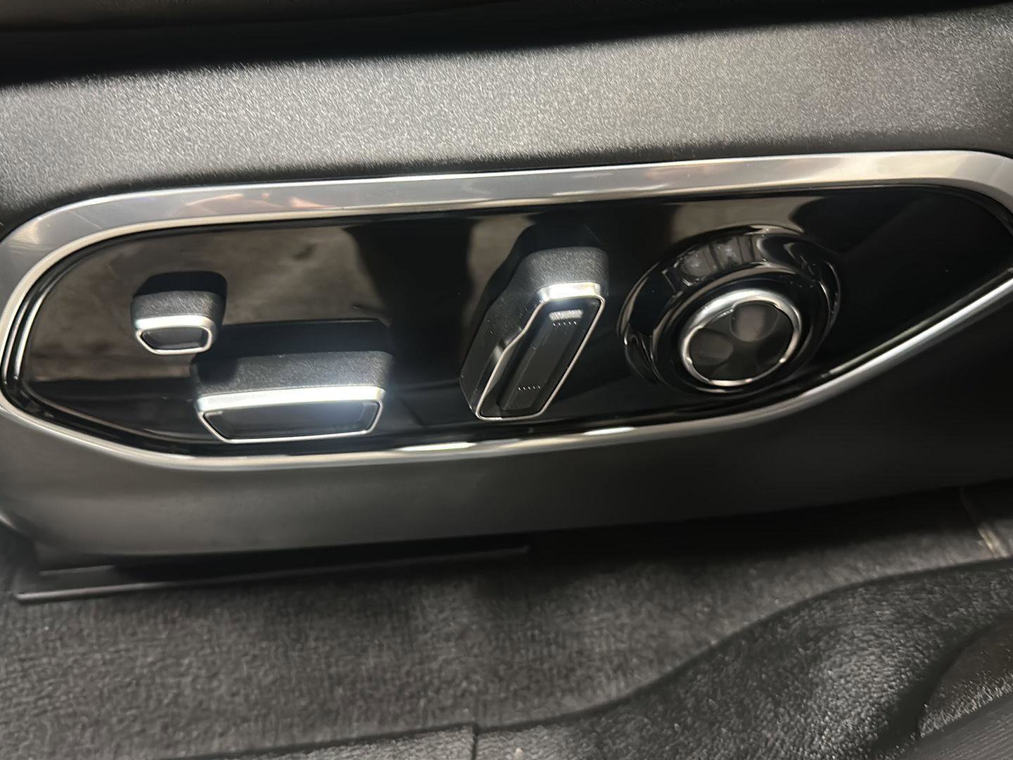 Certified 2022 Jeep Grand Cherokee L Overland w/ Advanced Protech Group III AWD/4WD image 15
