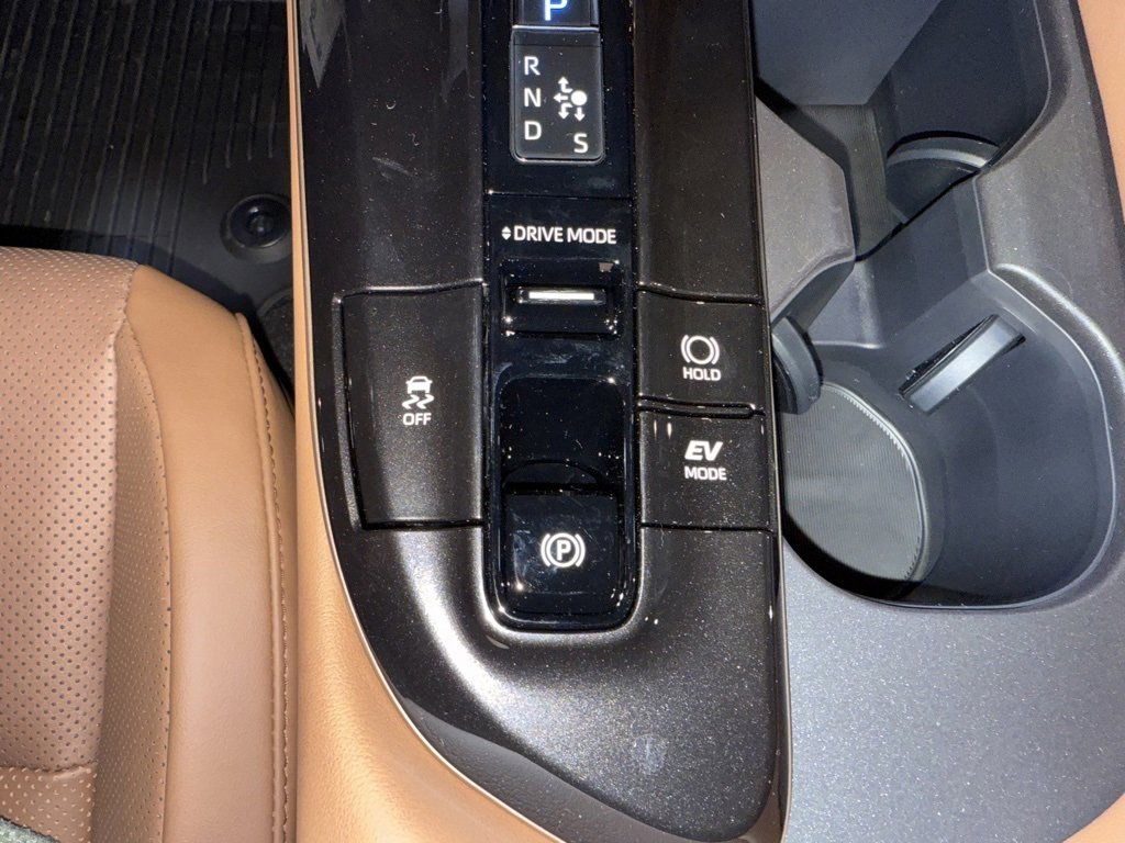 New 2025 Toyota Crown Signia Limited image 25