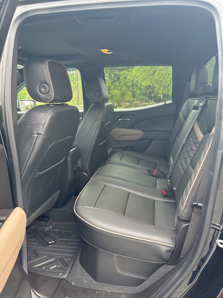 Used 2024 GMC Canyon Denali image 8