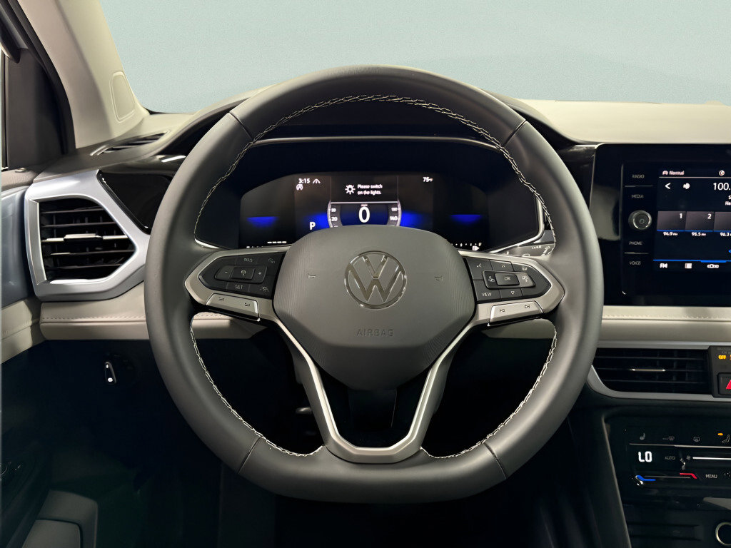 Used 2025 Volkswagen Taos SE image 11