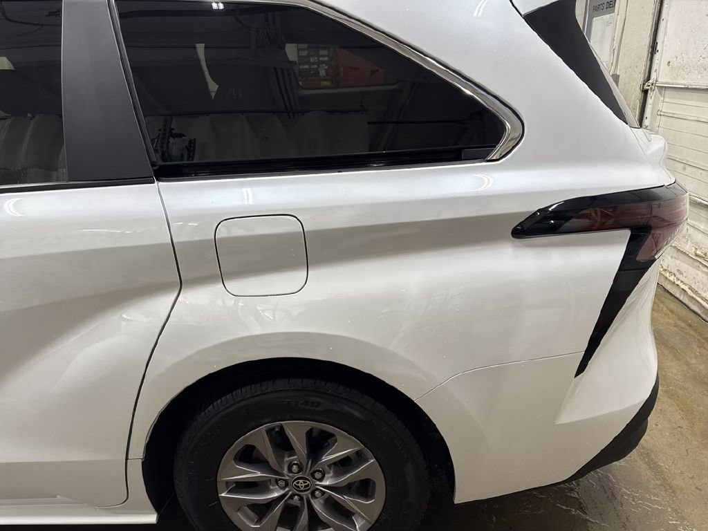 Used 2024 Toyota Sienna XLE image 7