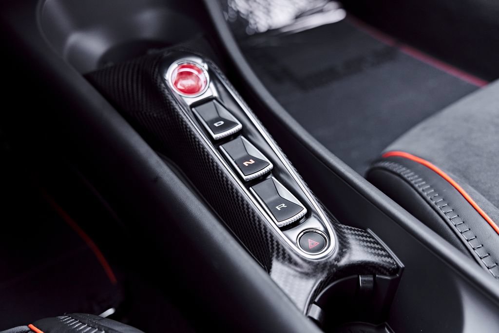 Used 2023 McLaren Artura RWD image 76