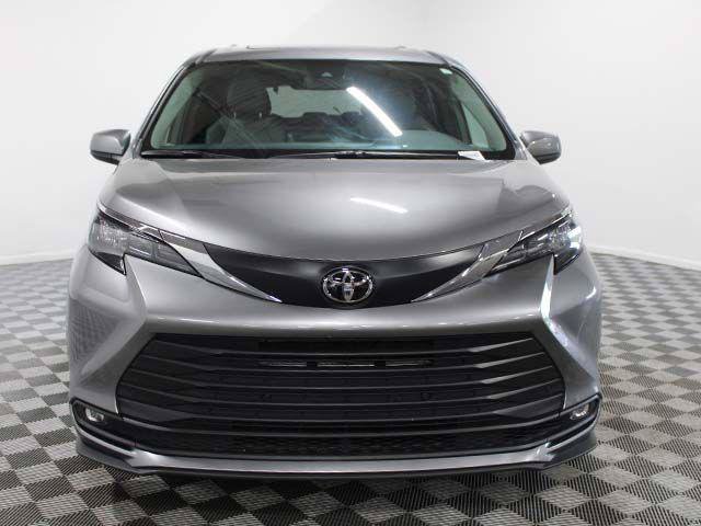 Certified 2026 Toyota Sienna XLE FWD image 9
