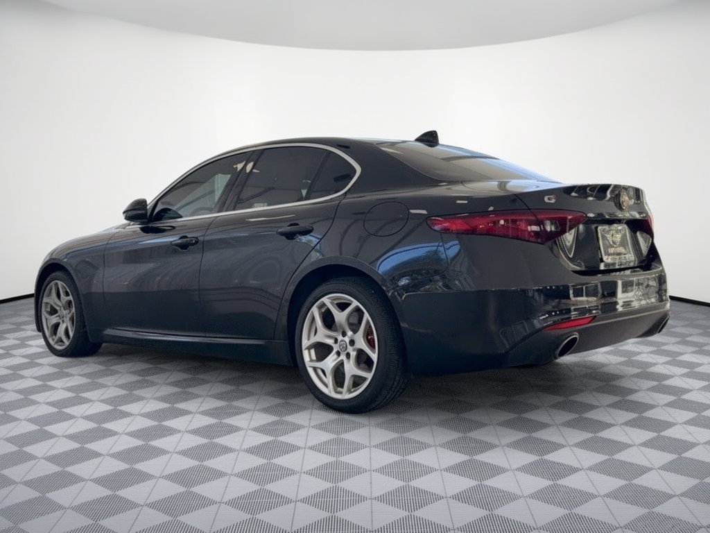 Used 2020 Alfa Romeo Giulia Ti w/ Active Blind Spot Package AWD/4WD image 3