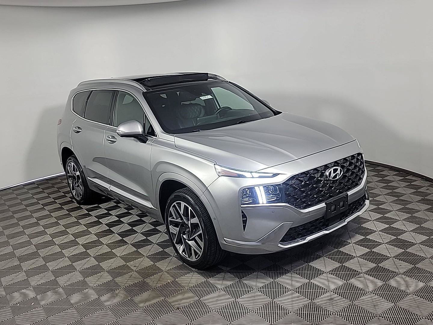 Used 2022 Hyundai Santa Fe Calligraphy AWD/4WD image 2