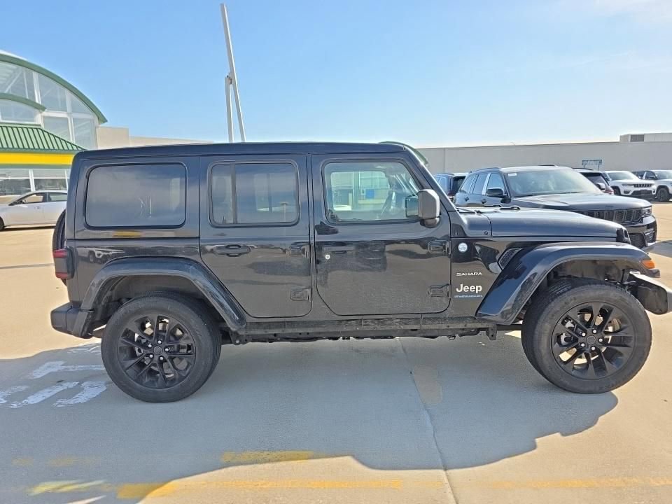 Used 2024 Jeep Wrangler Unlimited Sahara w/ Technology Group image 8