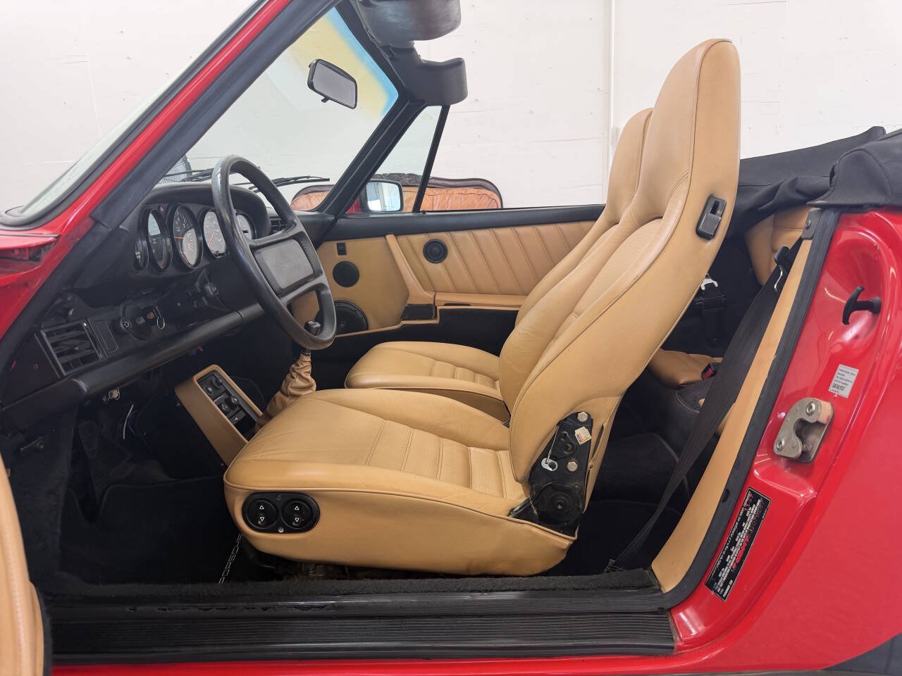 Used 1988 Porsche 911 Carrera RWD image 21