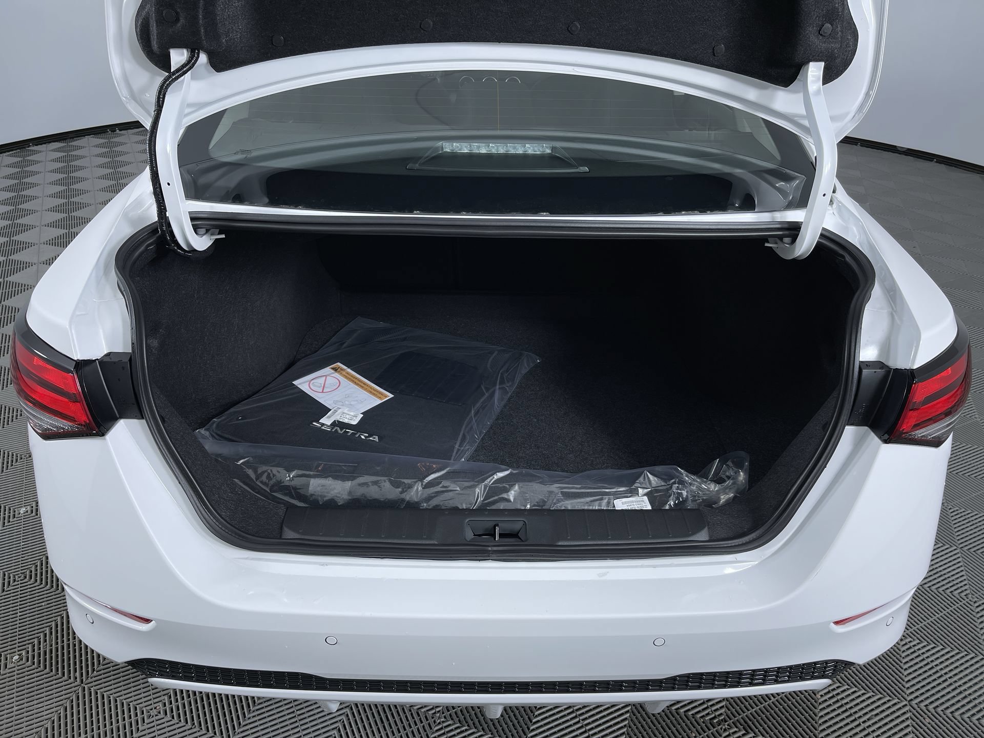 Certified 2025 Nissan Sentra S FWD image 22