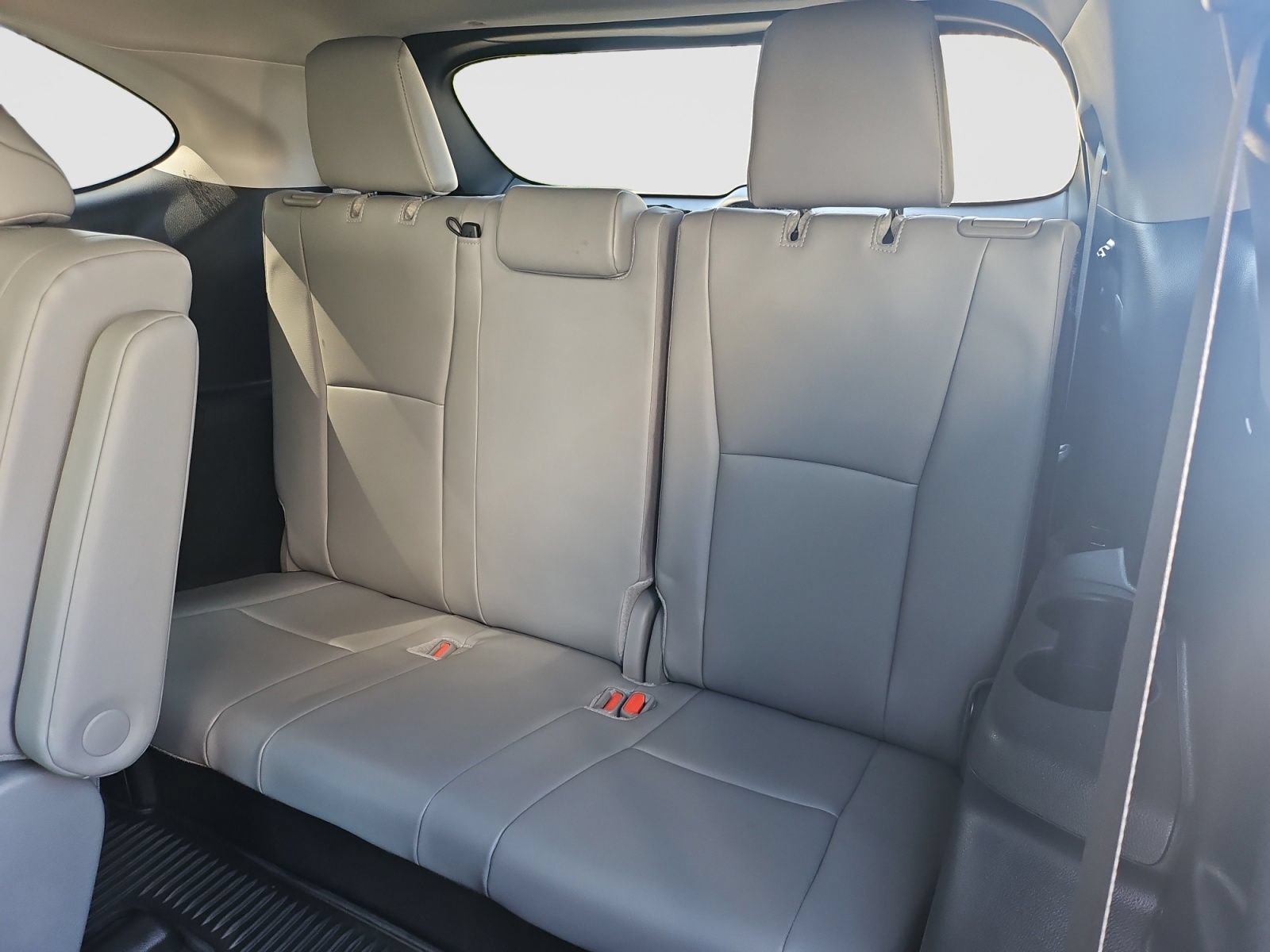 Used 2025 Toyota Highlander XLE FWD image 24