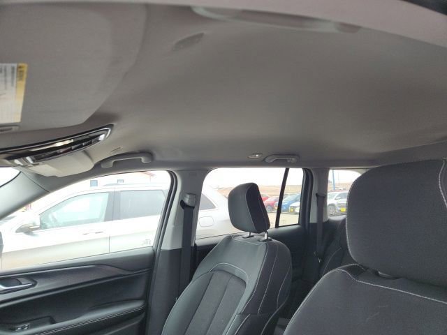 Used 2023 Jeep Grand Cherokee Laredo image 10