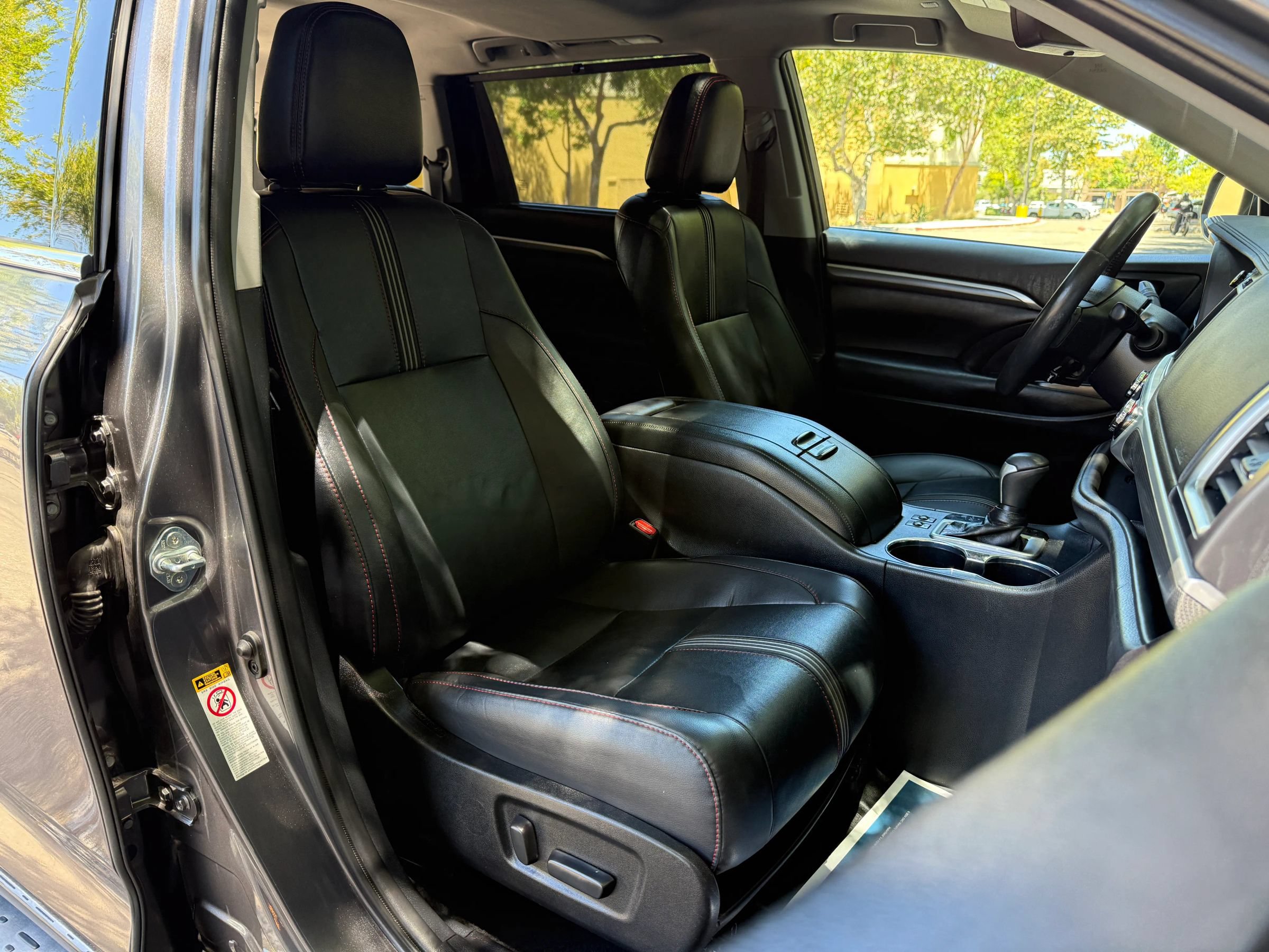 Used 2019 Toyota Highlander SE FWD image 21