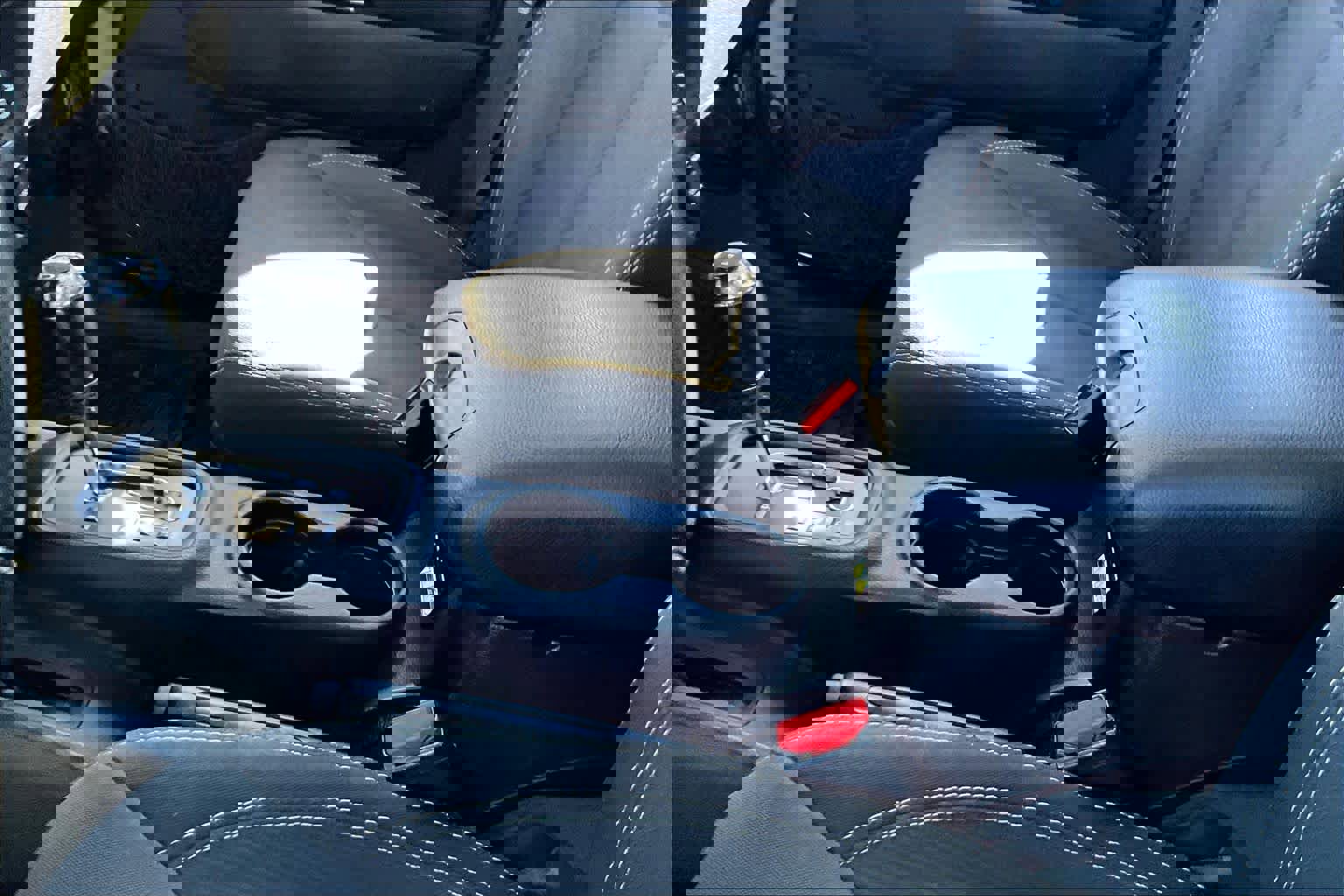 Used 2016 Jeep Wrangler Unlimited Rubicon w/ Connectivity Group image 13