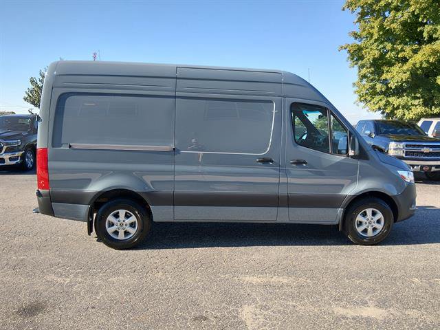 Used 2025 Mercedes-Benz Sprinter 2500 image 2