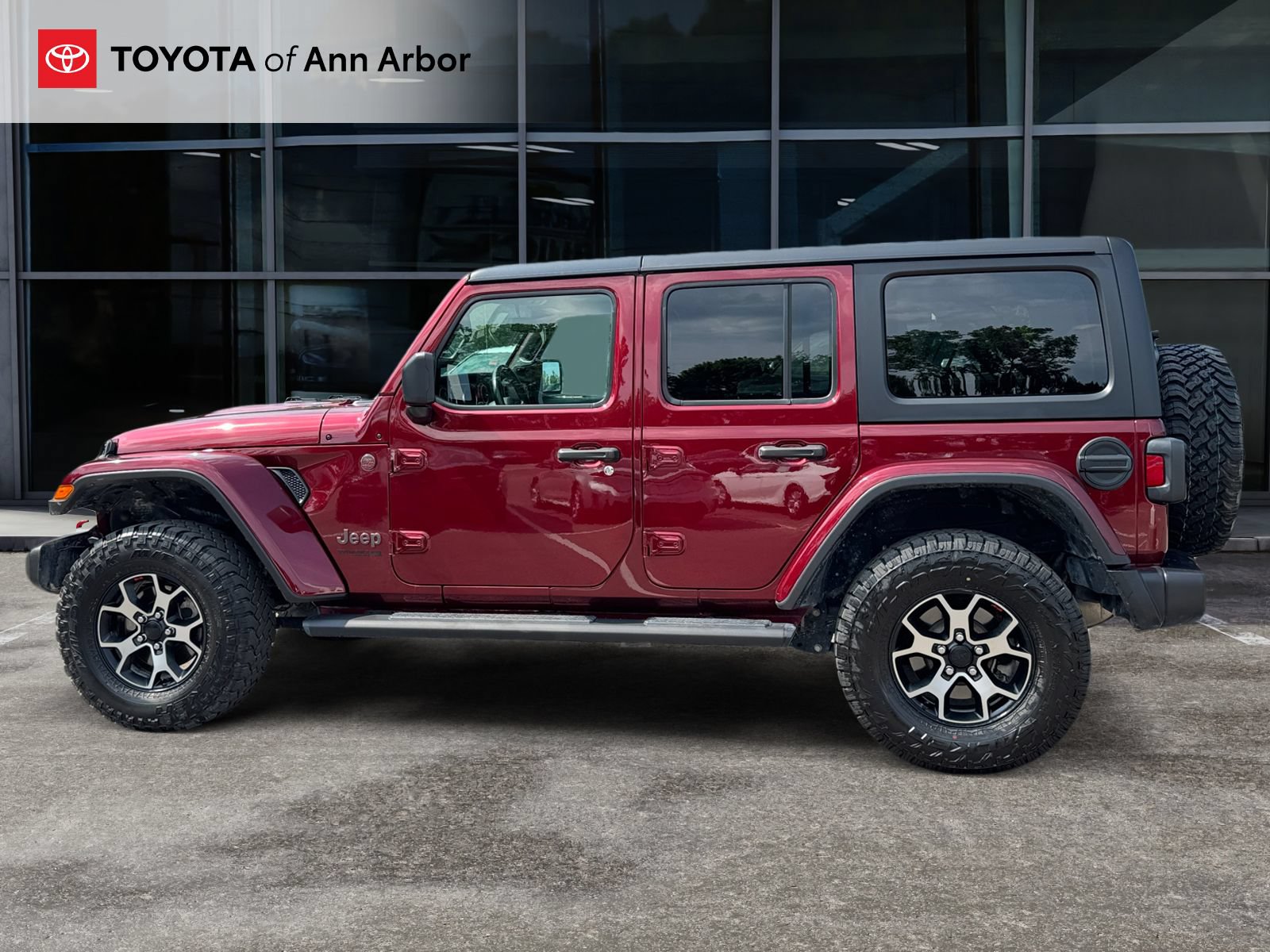 Used 2021 Jeep Wrangler Unlimited Rubicon w/ Cold Weather Group AWD/4WD image 9
