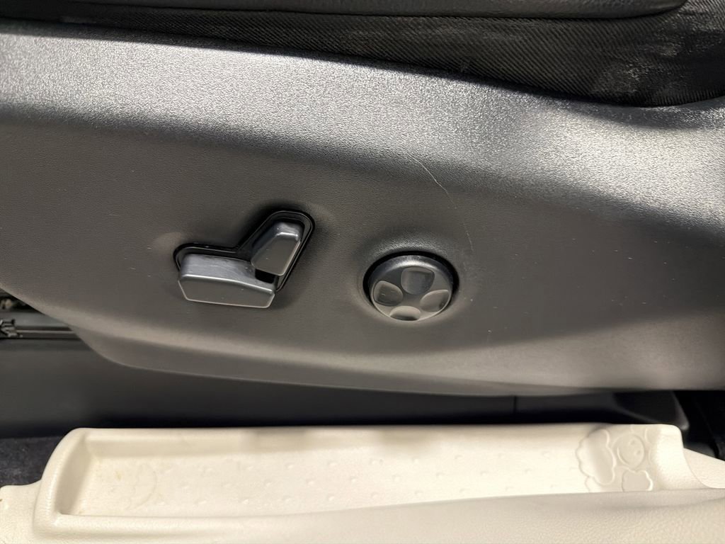 Used 2020 Chrysler Pacifica Touring-L image 15