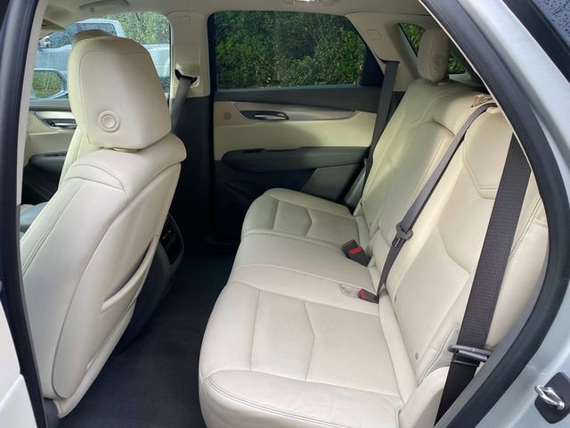 Used 2018 Cadillac XT5 Luxury w/ Driver Awareness Package FWD image 9