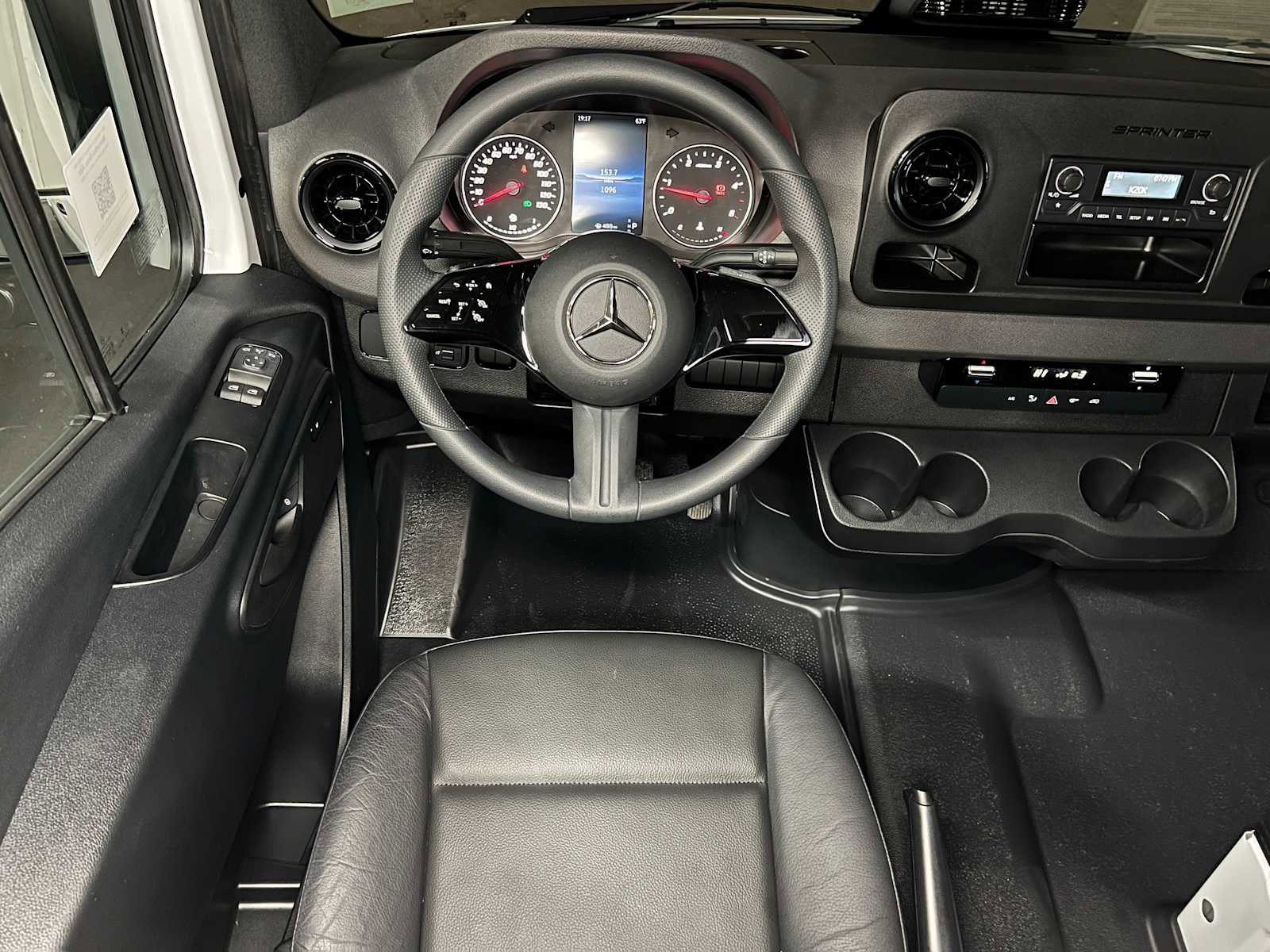 Used 2025 Mercedes-Benz Sprinter 2500 image 33